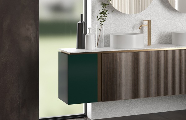 Bathroom surfaces: 4645 Caravalle Dark, 3510 Smili White, 0781 Verde Pino