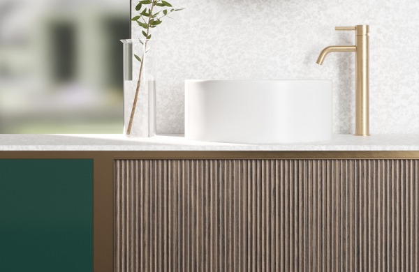 Bathroom surfaces: 4645 Caravalle Dark, 3510 Smili White, 0781 Verde Pino