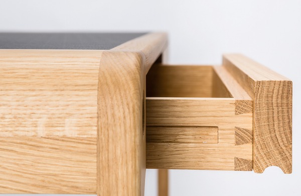 Jumbo Desk by Giuseppe Leida Associati